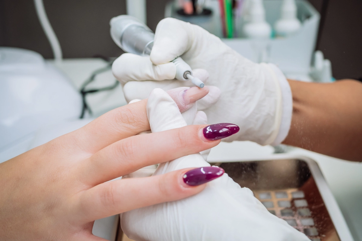 Natural-looking extended nail set